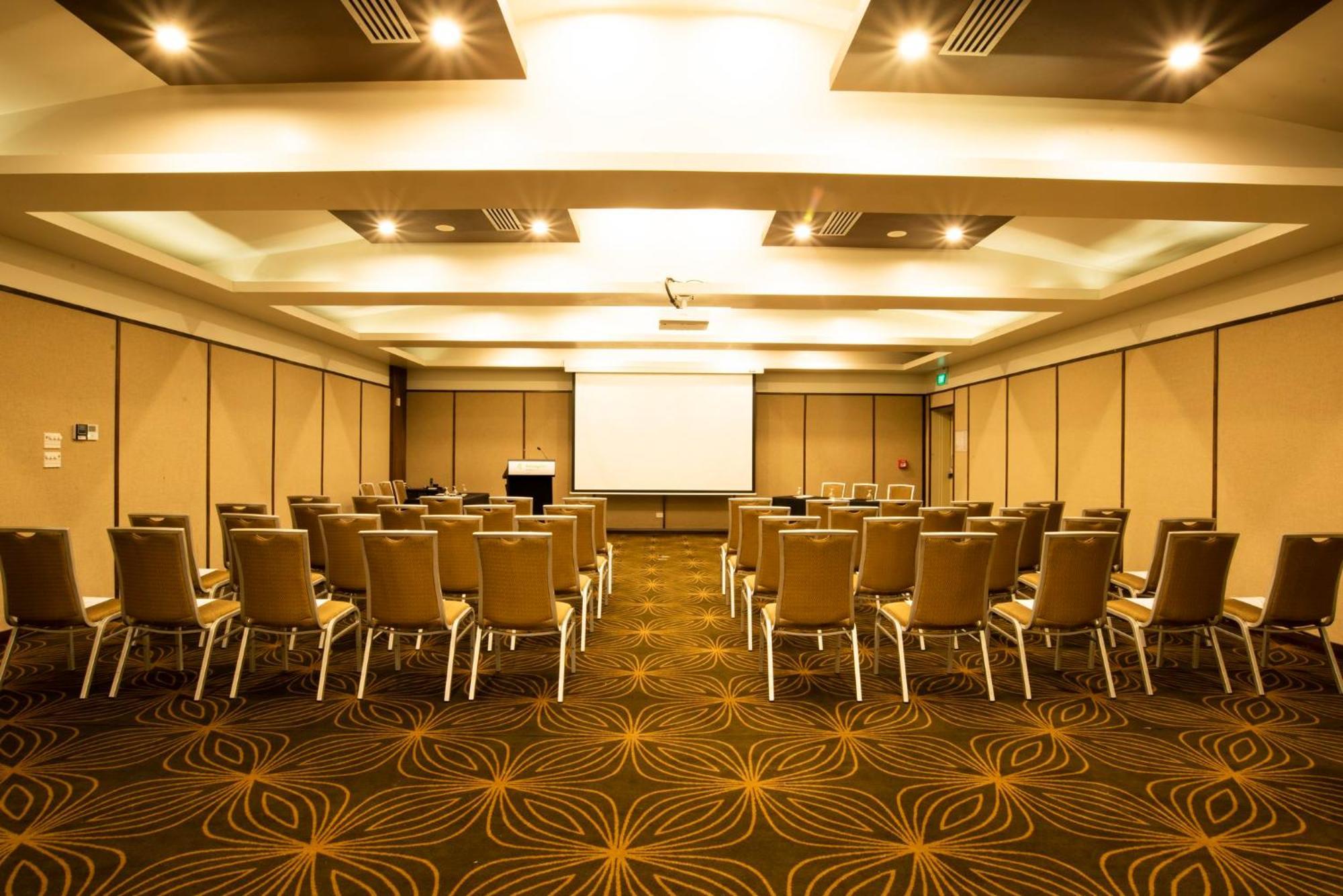 Holiday Inn Suva By Ihg Exterior photo
